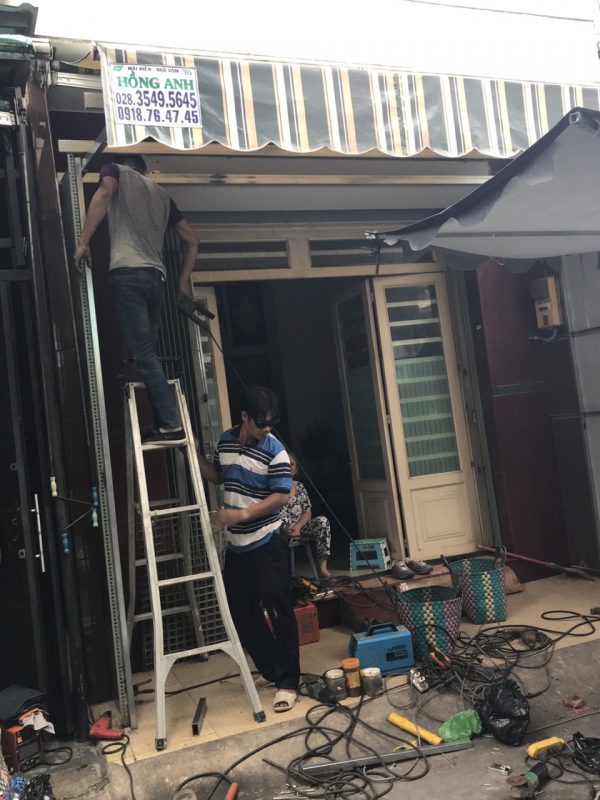 sửa cửa sắt bị xệ